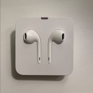 Brand New Apple EarPods, with extra earbud adaptor